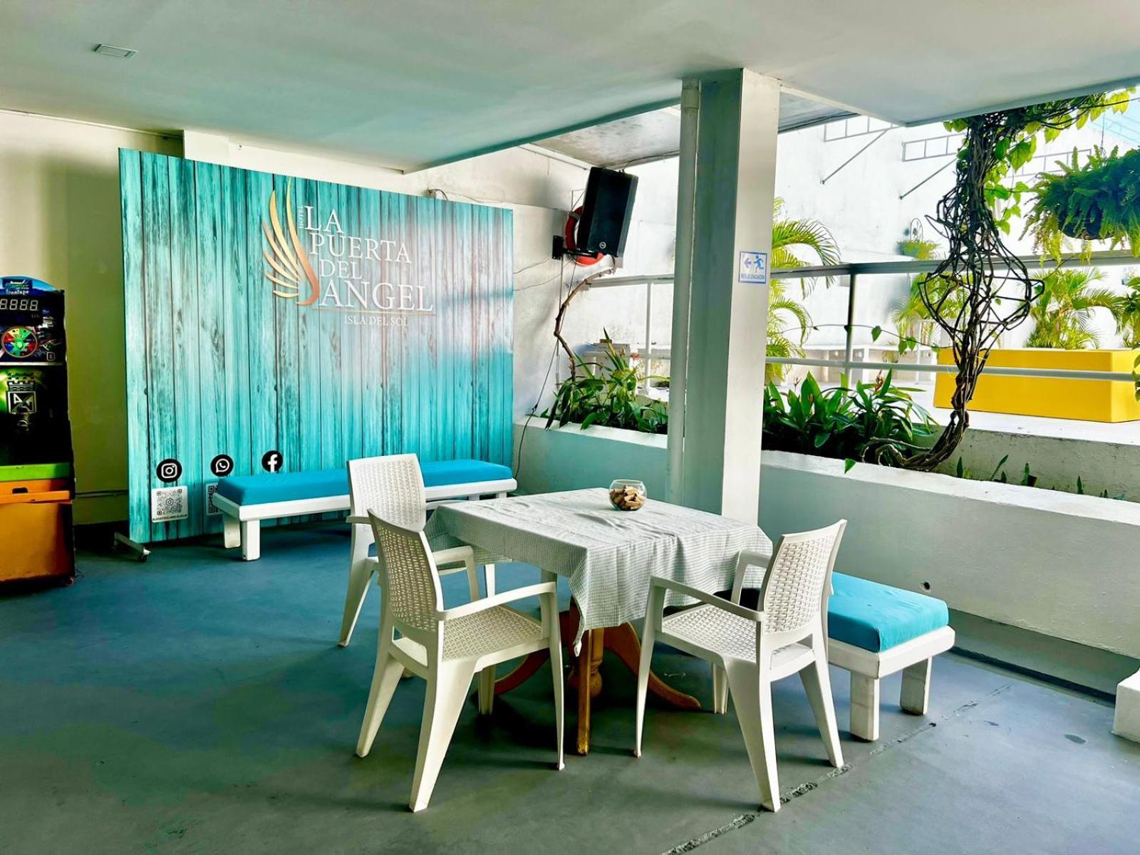 Hotel La Puerta Del Angel Isla Girardot Exterior foto